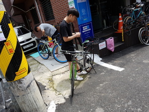 군동기와함께 해안도로를 달린다.