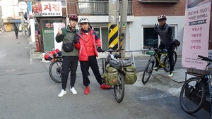 我们支持来自中国的游客穿越该国。