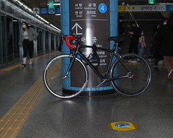 Bicycle delivery to hotels in Yeouido