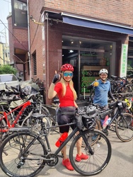 A foreign couple's love journey across the country